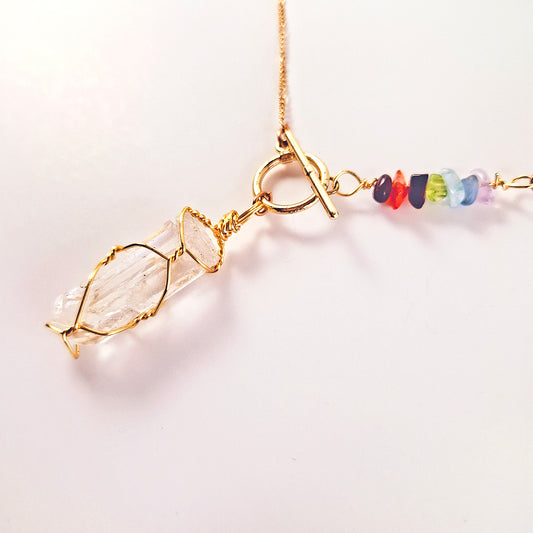 Cadena con Punta Cuarzo y Piedras Chakras