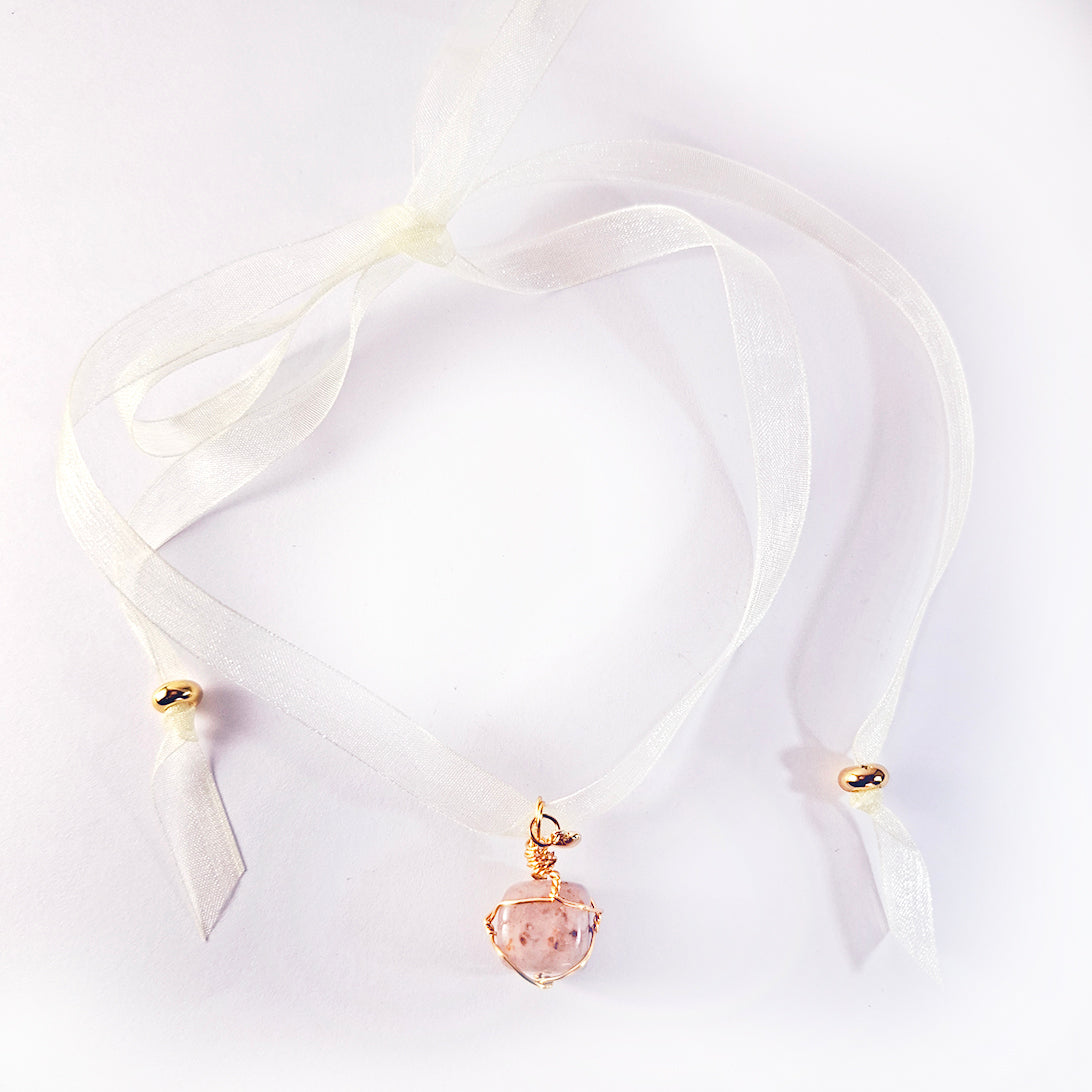 Collar de Cinta y Cuarzo Fresa